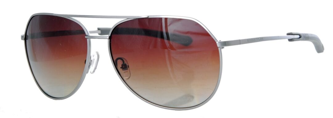 Stylish metal-frame aviator sunglasses